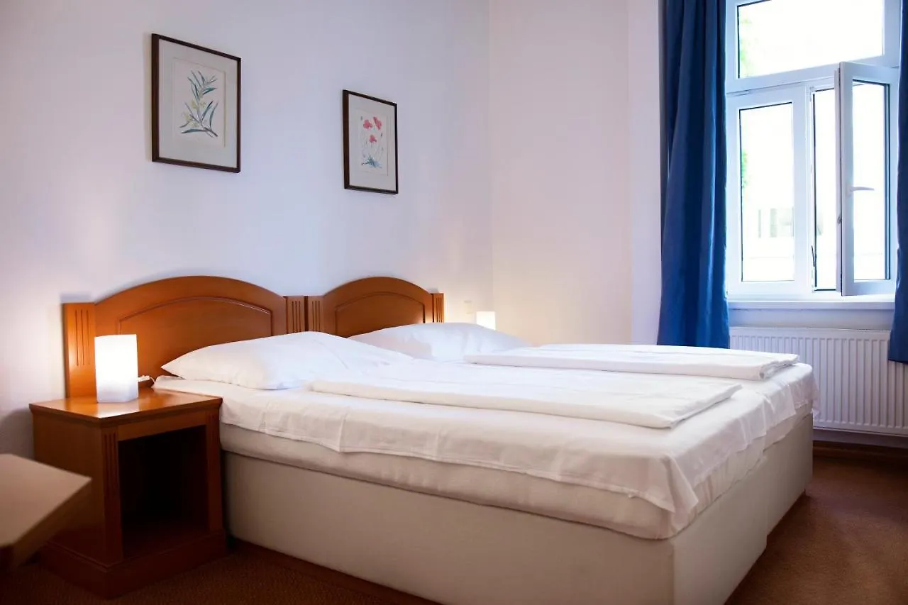 Vila Josefina Prague 3*,